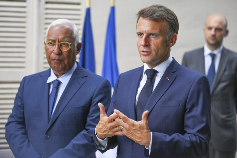 Macron: Jednání USA s Ruskem nebude řešit teritoriální otázky Ukrajiny