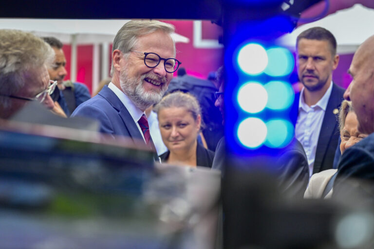 Otázka možné účasti ČR v mírové misi na Ukrajině je podle Fialy předčasná