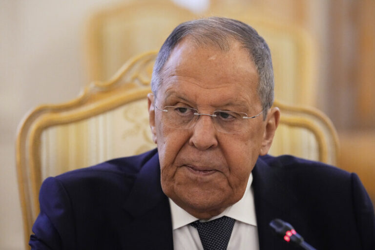 Lavrov řekl NBC News, že schůzka Putina se Zelenským se neplánuje