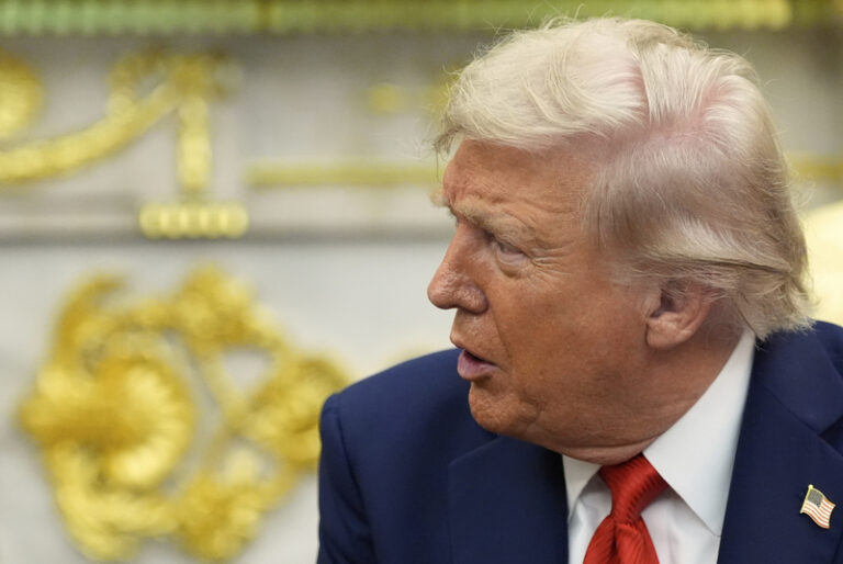 Trump uvedl, že s Putinem hovořil o jaderném odzbrojení, píše Reuters