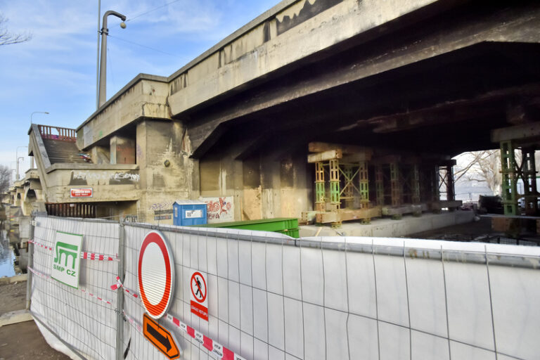 Pražská správa komunikací nesmí zbourat Libeňský most, potvrdil šéf ÚOHS