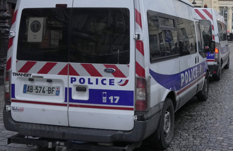 Muž s nožem v centru Marseille zranil několik lidí, policie ho zabila