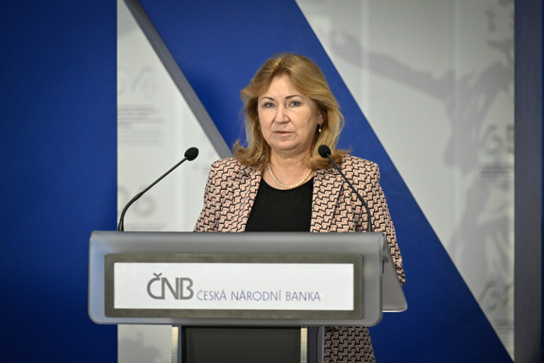 Ekonomové:Stát si nemůže dovolit růst platů ve veřejném sektoru nad 5 %