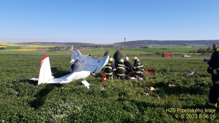 Při pádu ultralightu v Praze zemřel muž a žena, letadlo mělo asi závadu