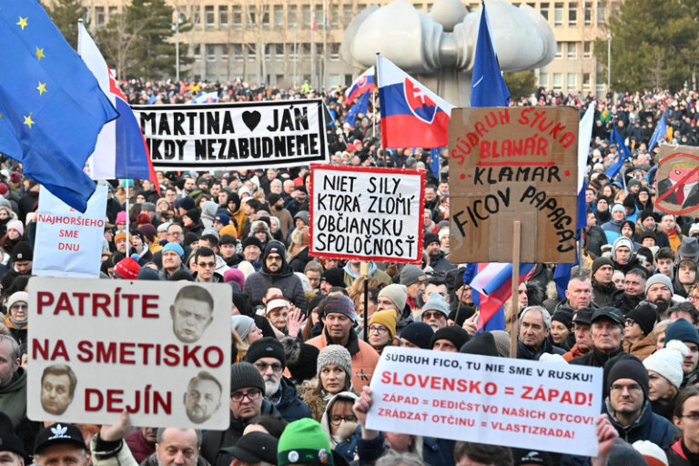 Slovenská společnost je polarizovanější než česká, uvedl průzkum STEM