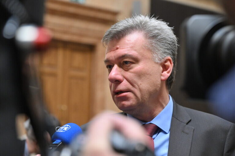 Audit: Úřad dál převáděl bitcoiny, i když Blažek věděl o jejich zajištění