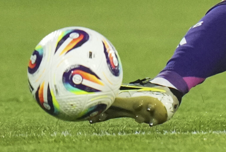 Chorvati porazili Černou Horu a dostali do čela skupiny před Česko