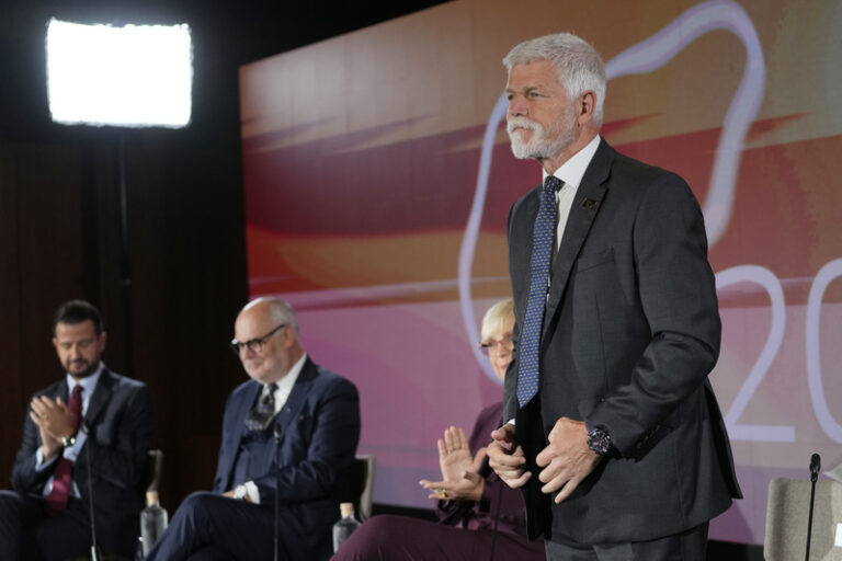 Útok na Babiše je nepřípustný a zbabělý, řekl prezident Pavel