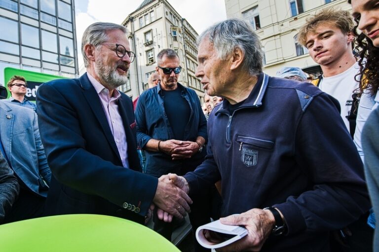 Za Fialou i Babišem na mítinky v Brně přišli hlavně jejich příznivci