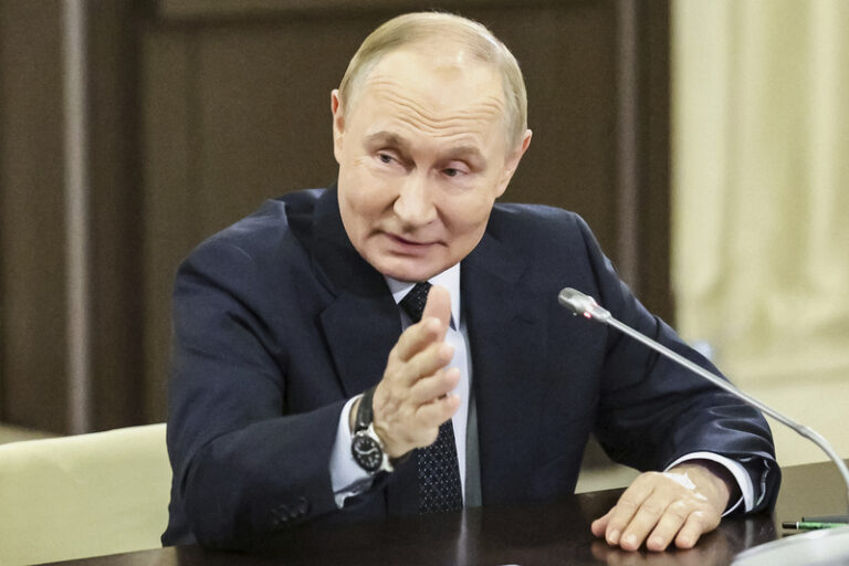 Na frontě proti Ukrajině bojuje 700.000 ruských vojáků, prohlásil Putin