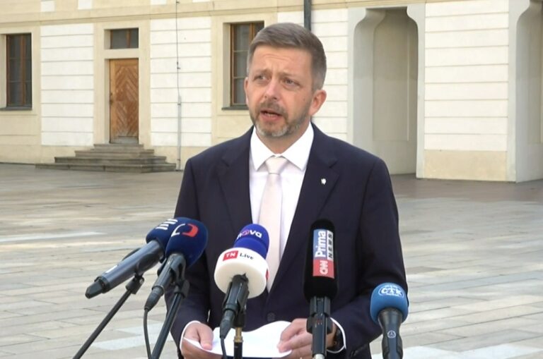 Kvůli kyberútokům z Ruska stát připravil na volby záložní technická řešení