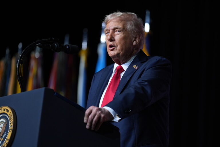 Trump americkým generálům řekl, že Putin a Zelenskyj by se měli setkat