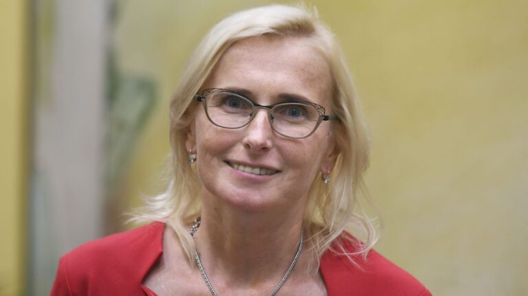 Kateřina Konečná: most do minulosti, který vede do Moskvy