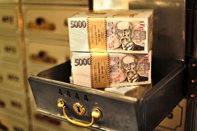 Domácnosti v září dlužily bankám 2,525 bilionu Kč