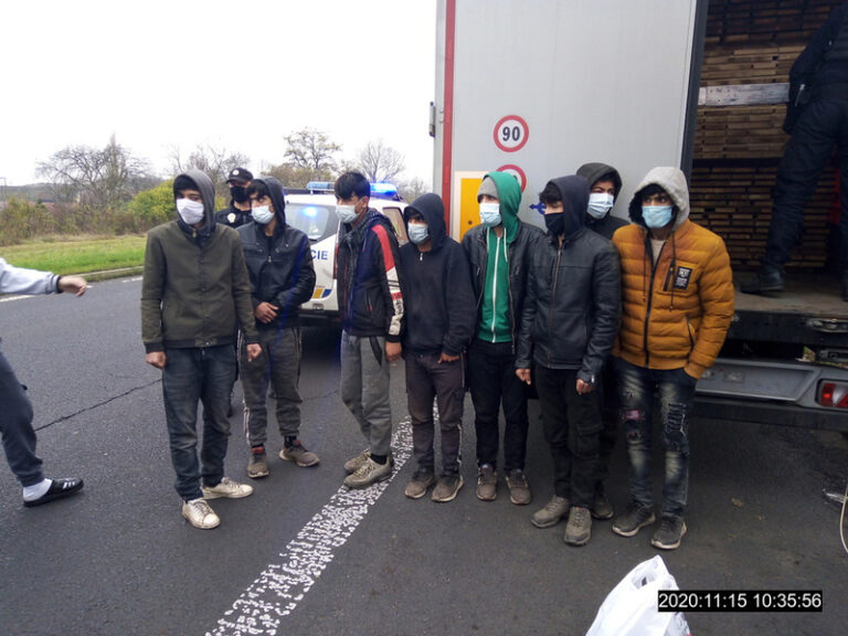 Dvacet států včetně Česka usiluje o návrat Afghánců z EU