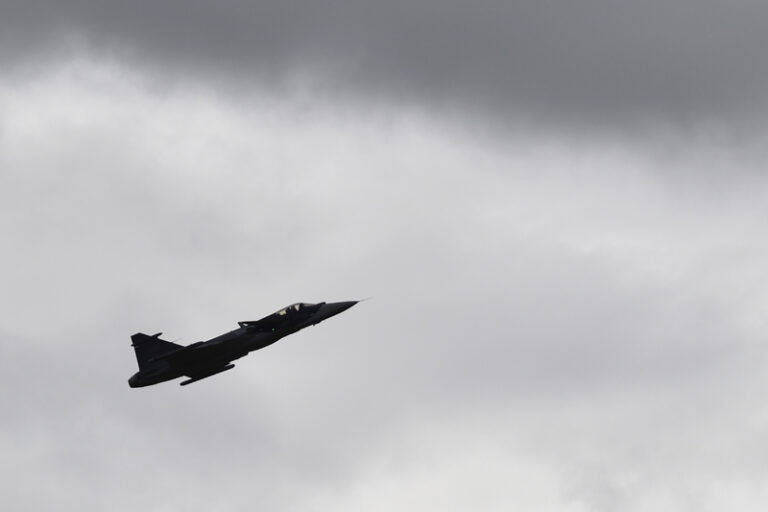 Saab zvládne dodávku gripenů Ukrajině, výrobu může navýšit, řekl šéf firmy