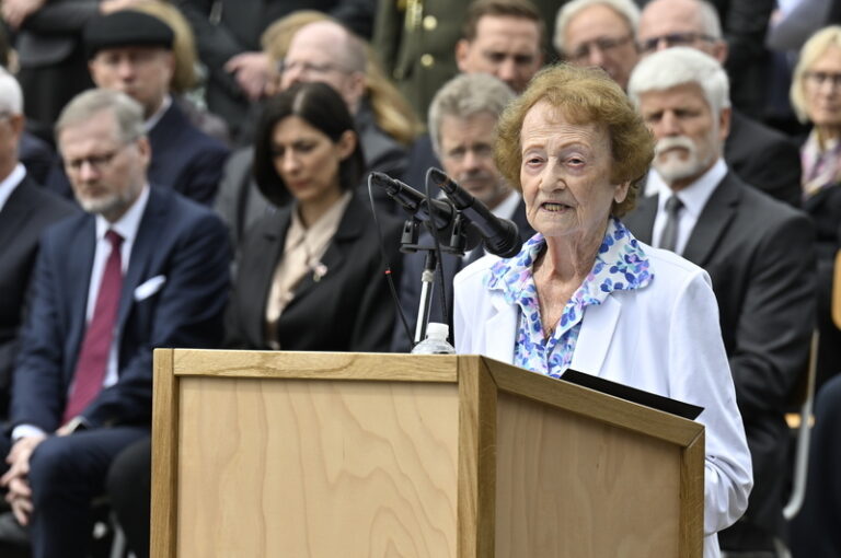 Seznam Zprávy: Zemřela pamětnice holokaustu Dita Krausová, přežila Osvětim i Bergen-Belsen
