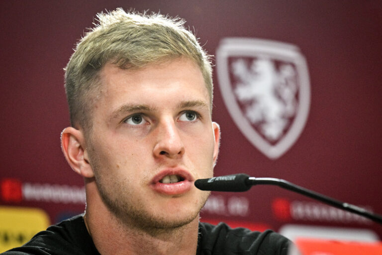 Z kádru Česka na duel s Faeřany vypadl Zima, Hašek věří ve výhru