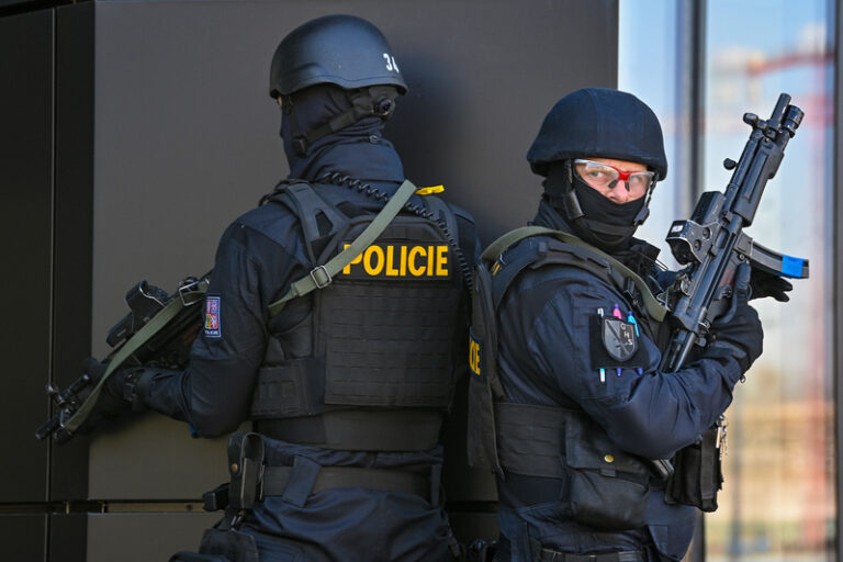 Policisté při cvičení ve Varnsdorfu nechtěně vstoupili do špatné školy