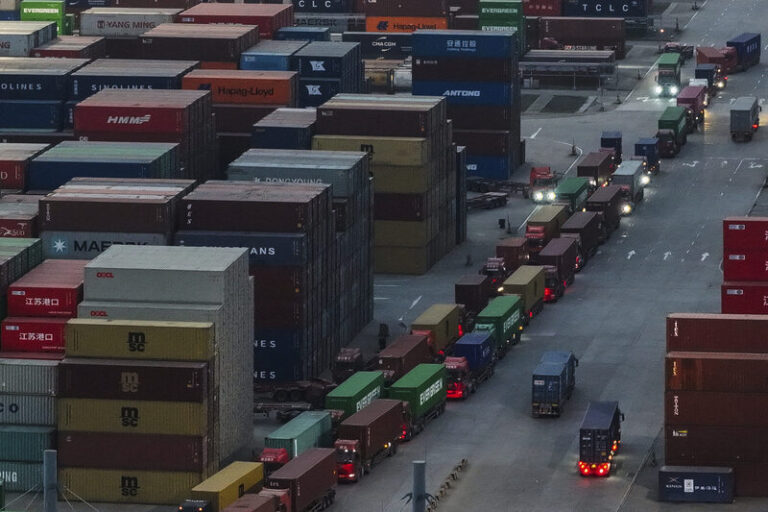 Čína v reakci na nová cla obvinila USA ze zvyšování obchodního napětí