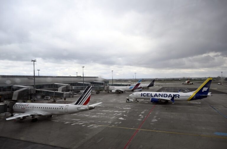 Kvůli výhrůžce drony zasahuje policie na letišti v Praze