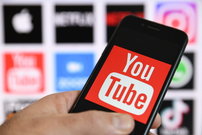 Nejoblíbenější sociální sítí v ČR je YouTube, vyzkoušelo ji devět z deseti Čechů