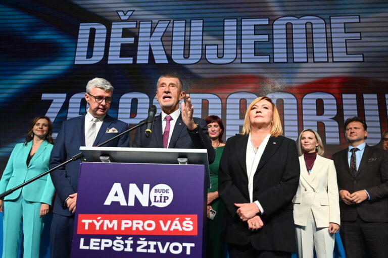 ANO získalo podle odborníků část váhajících voličů Stačilo! a SPD