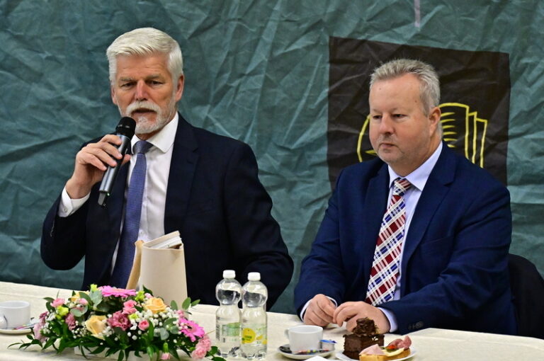 Zavést povinnou vojenskou službu zatím není nutné, řekl prezident Pavel