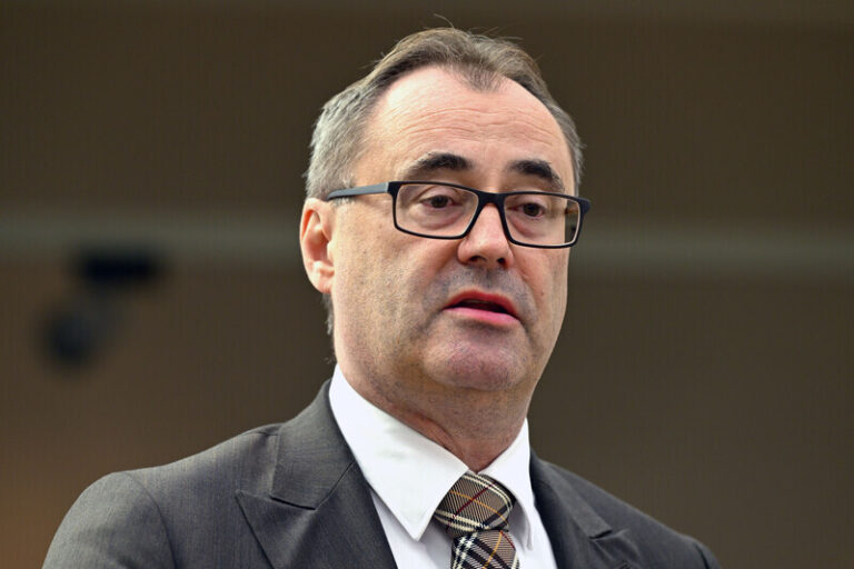 ANO, SPD a Motoristé dokončují vládní program, jednají online