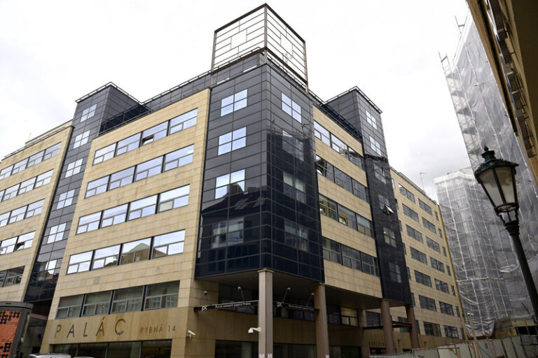 Pražská burza nepatrně posílila, dařilo se bankám, akcie ČEZ ztrácely