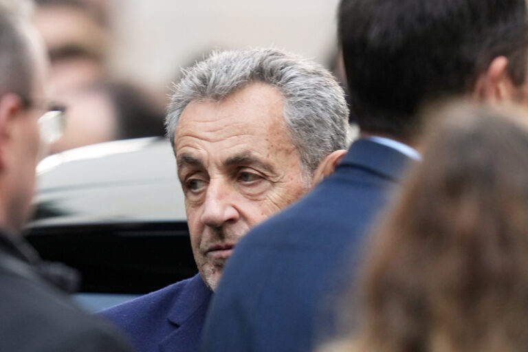 Sarkozy první noc ve vězení čelil vyhrožování smrtí od spoluvězňů