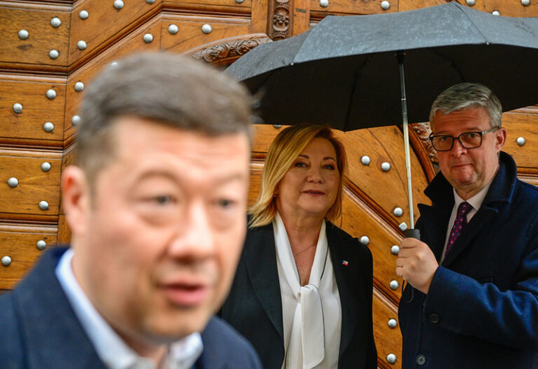 ANO, SPD a Motoristé ve středu proberou obsazení sněmovních funkcí