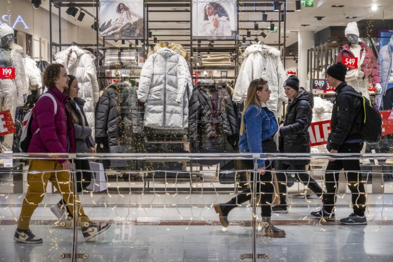 Tržby obchodníků o adventním víkendu proti běžným víkendům stouply