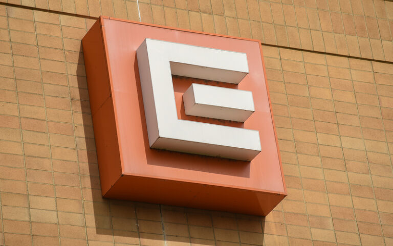 ČEZ od začátku příštího roku zlevní elektřinu a plyn 1,6 milionu zákazníků