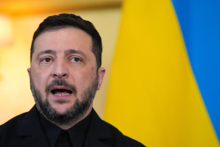 Zelenskyj vyzval Ukrajince k jednotě, země podle něj stojí před těžkou volbou