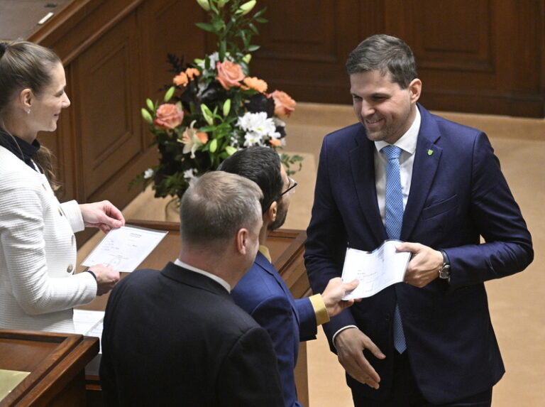 ČR dnes nepodpoří cíl EU snížit emise o 90 procent do roku 2040, řekl Hladík