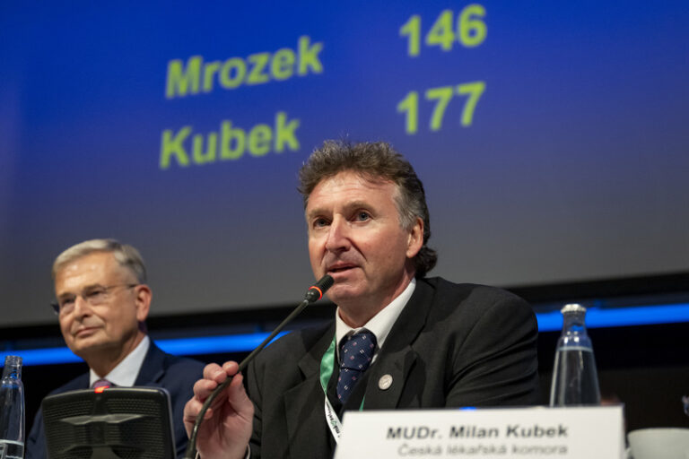 Prezidentem České lékařské komory byl znovu zvolen Milan Kubek