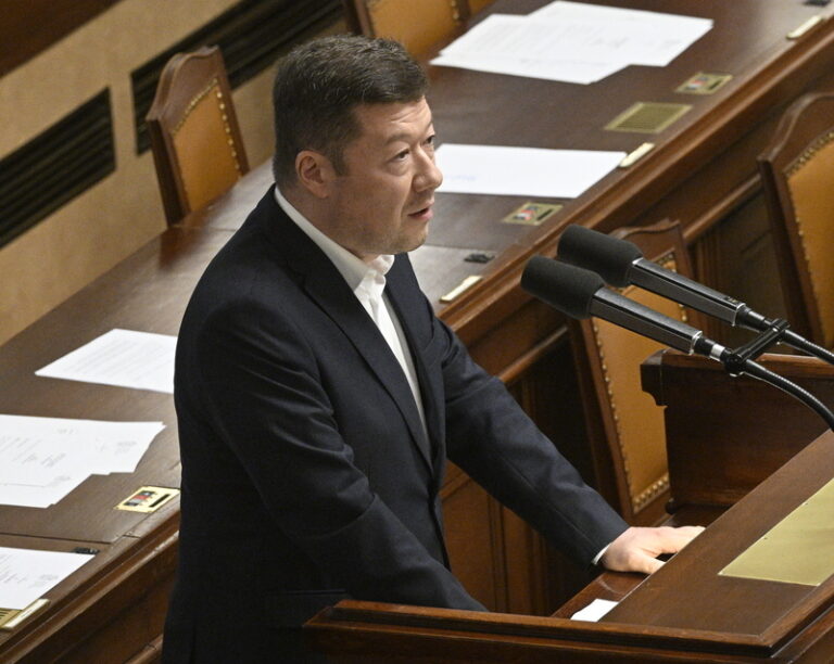 Okamura na Národní nepřijde, zúčastní se piet u Hlávkovy koleje a v Ruzyni