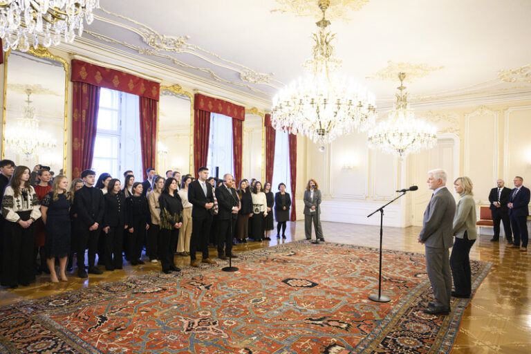Pavel se setkal s dobrovolníky, kteří pomáhají rodinám padlých vojáků