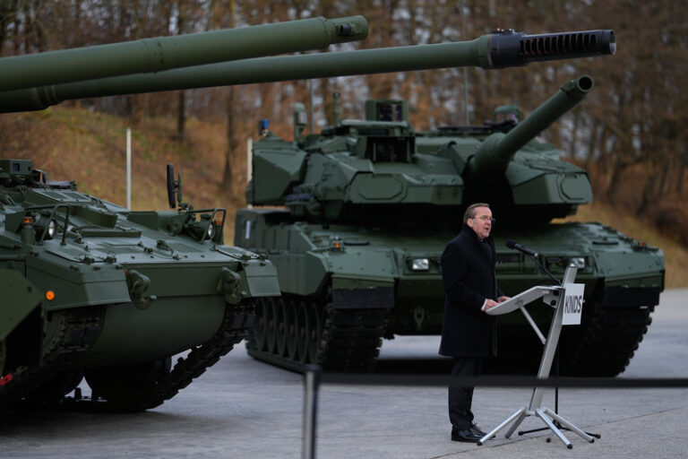 Německá armáda převzala první tank Leopard 2A8, objednalo si je i Česko