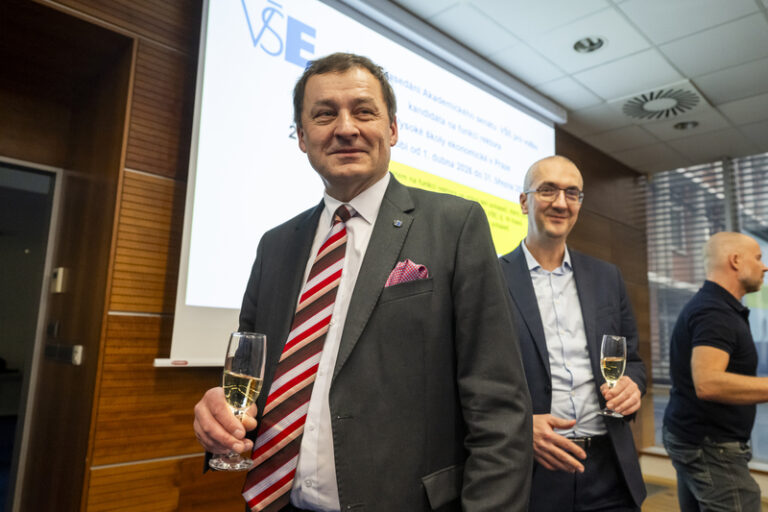 Rektorem VŠE bude nadále Dvořák, zvolil ho akademický senát