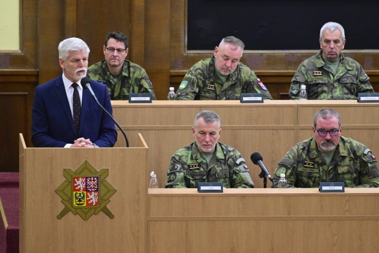 Řehka kritizoval byrokracii v armádě, Pavel zmínil program příští vlády