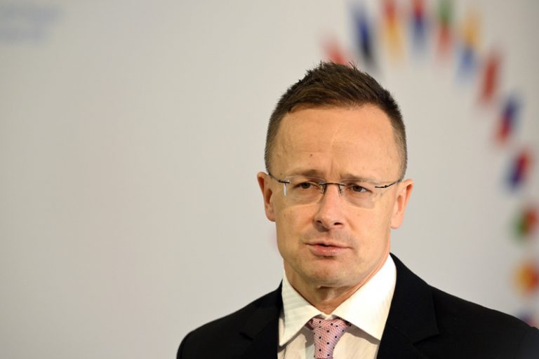 Szijjártó: Maďarsko a Slovensko dají k soudu zákaz dovozu ruského plynu a ropy