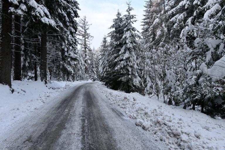 Na přelomu roku bude hodně sněžit, na horách hrozí závěje