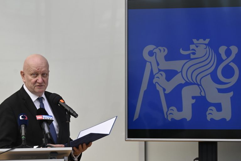 Bývalý rektor ČVUT Petráček podal kasační stížnost kvůli svému odvolání