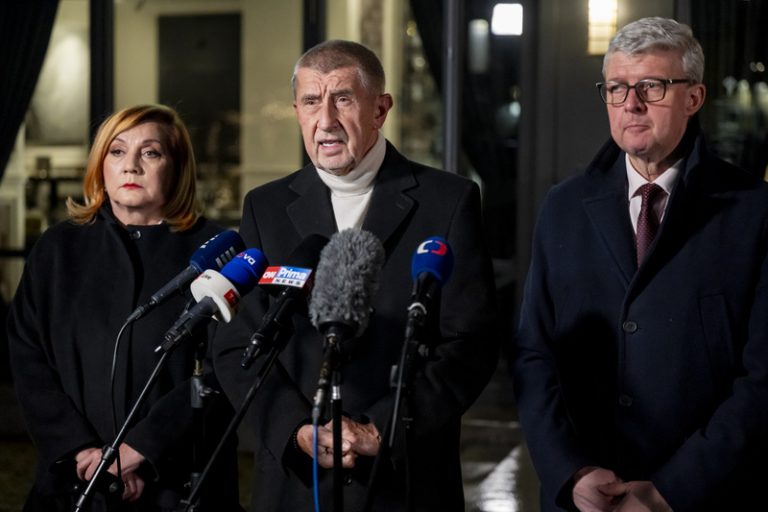 Koalice trvá na nominaci Turka, o jeho stavu bude jasněji v úterý