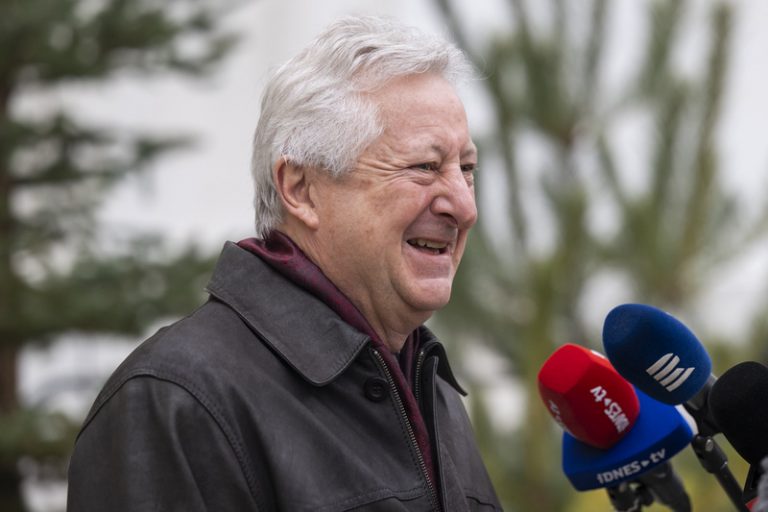 Expert: Změna v přístupu nového ministra obrany k Ukrajině bude spíš v rétorice