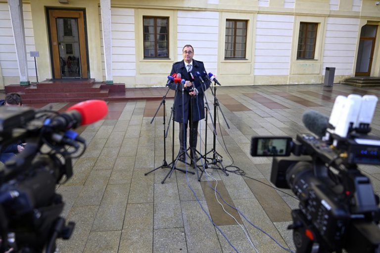 Pavel jednal s kandidáty Motoristů, schůzka s Turkem je odložená