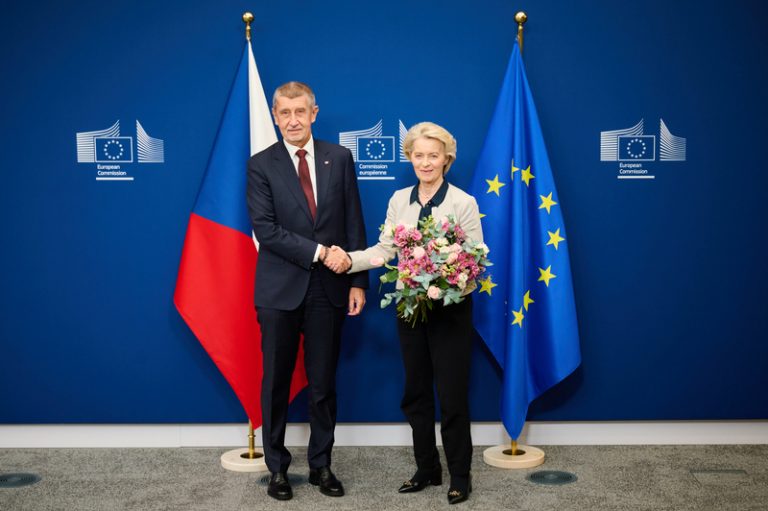 Babiš odmítl spojení s Ficem a Orbánem, hledá spojence mezi všemi