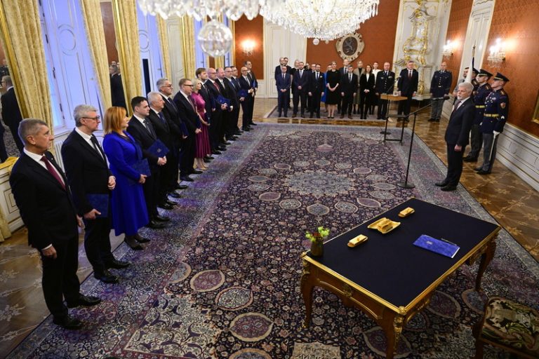 Prezident jmenoval Babišovu vládu, noví ministři se ujali úřadů